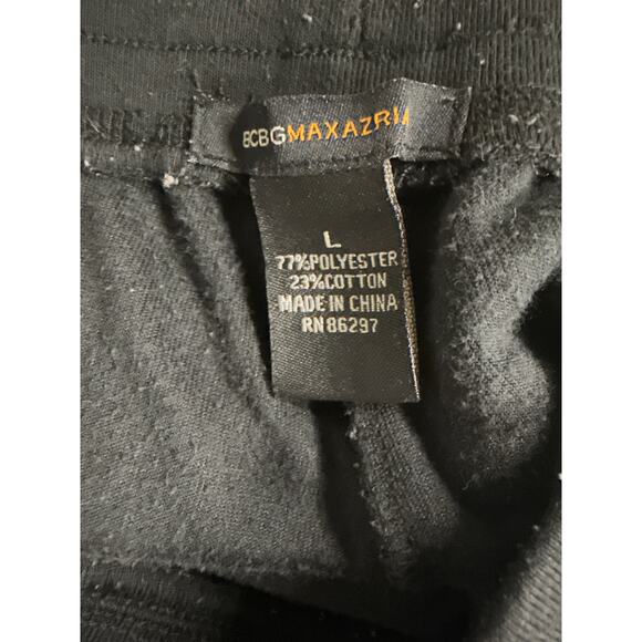 BCBG velour sweat pants w/ bling
Size L
Waist- 16
Inseam- 30
Rise- 10 - Picture 4 of 4